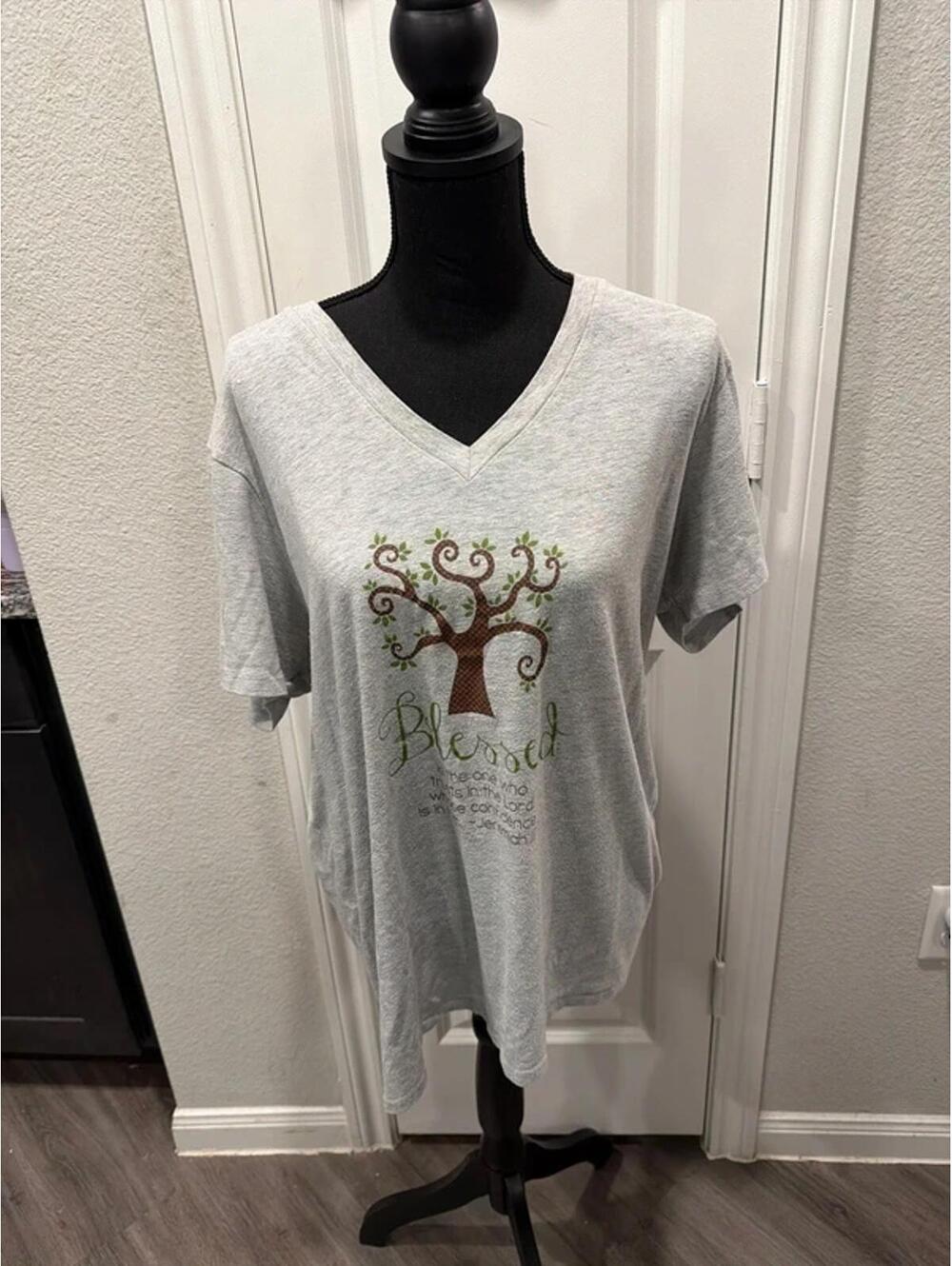 Life is Good Women's V-Neck Gray T-Shirt with Inspirational Tree Design, Size XL